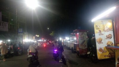 Trotoar di Sipon Dipenuhi PKL, Diduga Menyalahgunakan Fungsi Fasilitas Publik