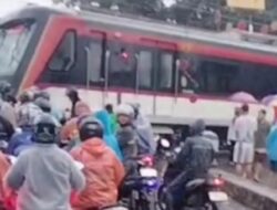 Kereta Api Bandara Tabrak container Yang Tersangkut di Perlintasa Antara Setasiunn Poris dan Batuceper