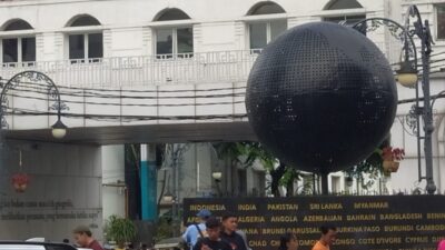 Tugu Bola Dunia Bandung, Simbol Spirit KAA 1955 yang Jadi Magnet Wisata dan Penggerak Ekonomi