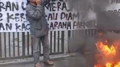 Parkir Liar di Bahu Jalan Burok Disorot, Forum Pemuda Neglasari Gelar Aksi Soroti Kinerja Dishub