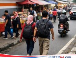 Trotoar Kawasan Stasiun Poris Dipenuhi PKL, Akses Pejalan Kaki Terganggu